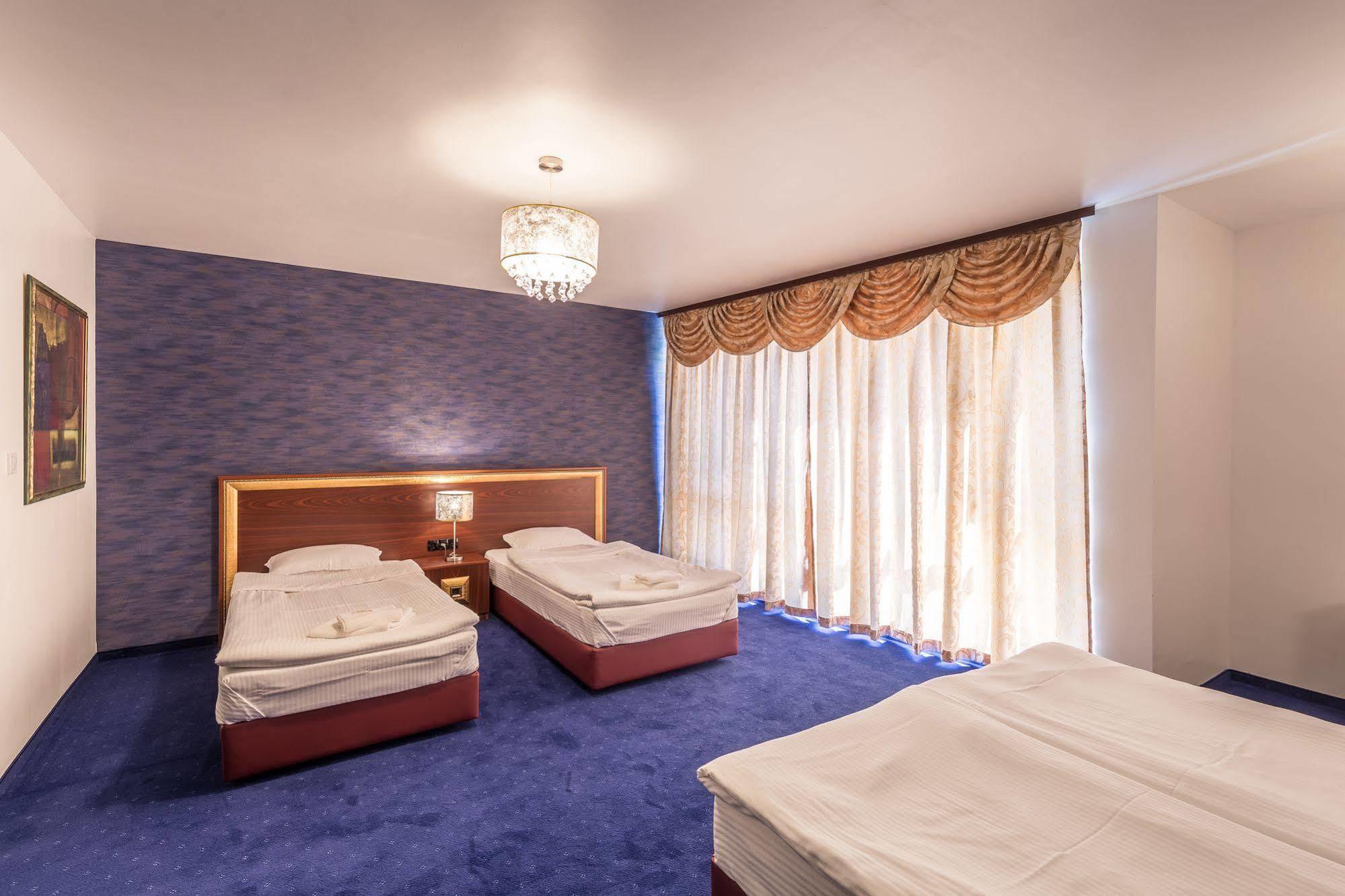 Elegance Hotel