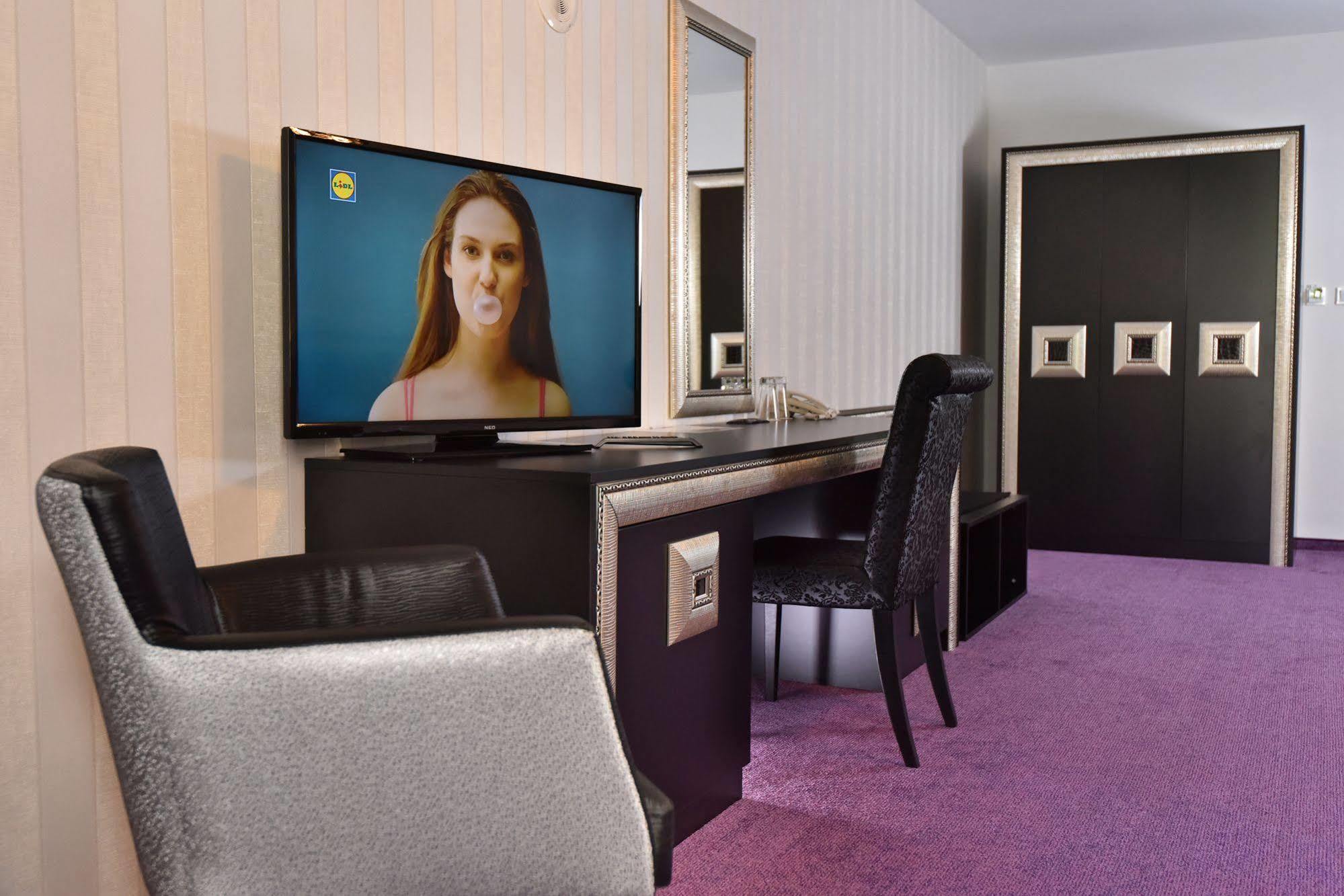 Elegance Hotel 3*